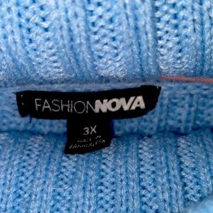 Light blue, crop top turtleneck